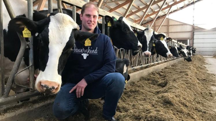 Landwirt Carsten Langenhorst züchtet in Herzlake Rinder für die Milcherzeugung. Auf Burgfrau war er besonders stolz – schon vor der Auktion, bei der sie einen Spitzenpreis erzielte.