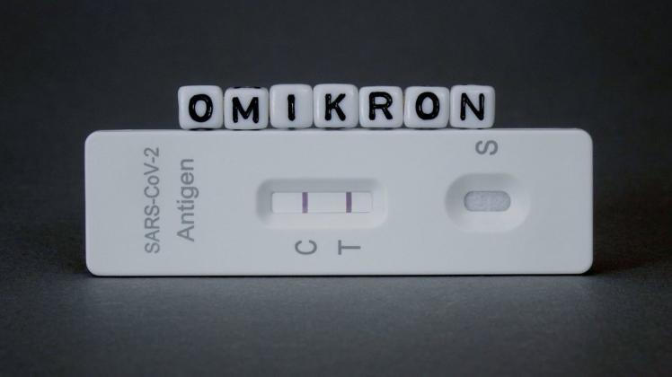 Als hoch ansteckend gilt die Omikron-Variante des Coronavirus (Symbolbild).