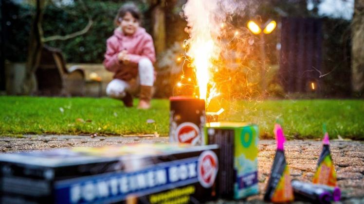 Wer aus den vergangenen Jahren noch Feuerwerk übrig hat, darf es in den meisten Gemeinden an Silvester abfeuern – mit Einschränkungen.