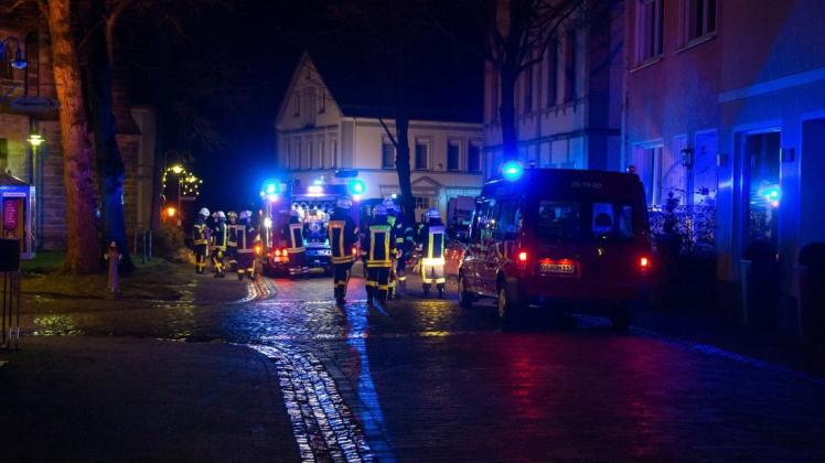 An der alten Bielefelder Straße in Neuenkirchen ist am Silvesterabend ein Kleintransporter in Brand geraten.