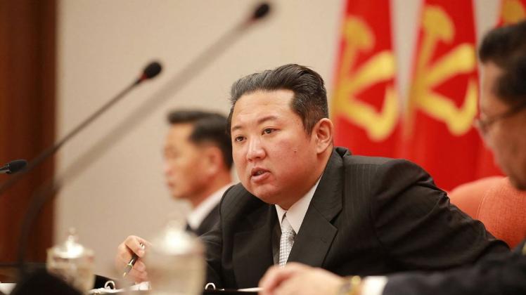 Kim Jong Un schwört beim fünftägigen Parteitreffen in Pjöngjang auf "militante Aufgaben" ein.