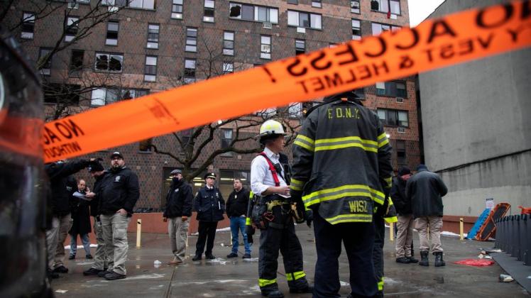 Wohnhaus-Brand in der Bronx: Bei dem Feuer in New York sind nach Angaben des Bürgermeisters Adams 19 Menschen getötet worden.