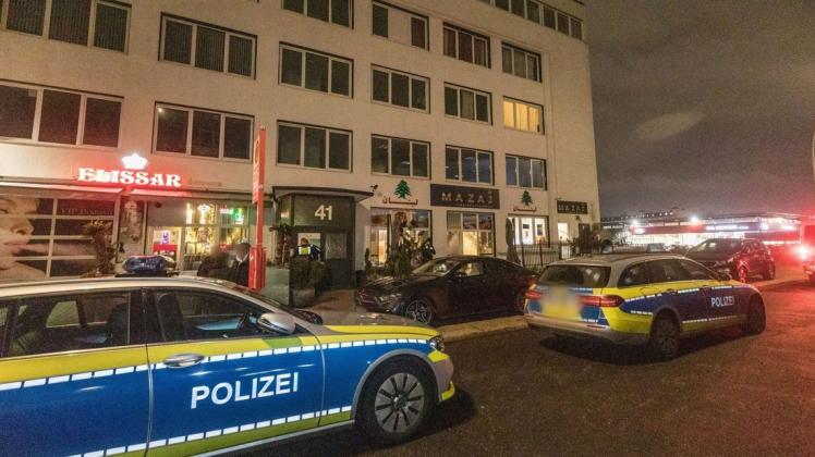 Weil die Gäste einer Hochzeit in Hamburg gegen geltende Corona-Regeln verstießen, löste die Polizei die Feier auf. Jetzt drohen Bußgelder.