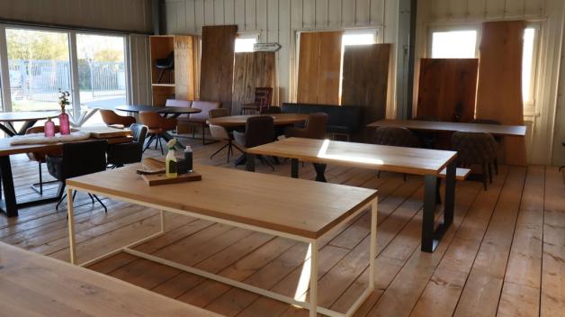 Die Massivholztische von Steelwood Interior werden in Handarbeit gefertigt - regional und individuell.