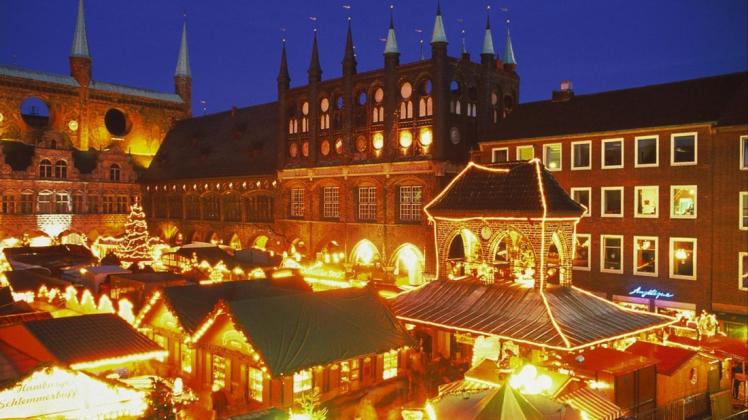 Lichterglanz und Leckereien: Weihnachtsmärkte bieten genau die richtige Mischung, um in Weihnachtsstimmung zu kommen.