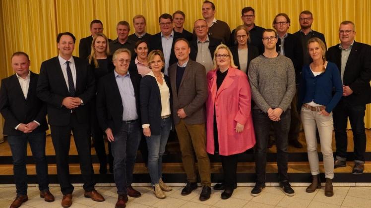 Der neue Rat mit Bürgermeister Tobias Avermann (vordere Reihe, 2. von links).