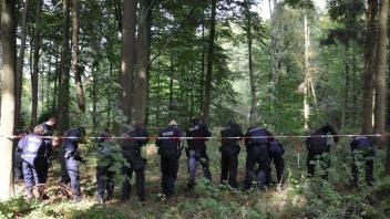 Die Polizei durchsuchte den Klosterwald. (Archivfoto)
