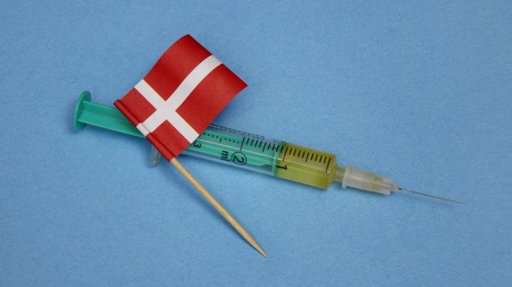 In Dänemark stiegen zuletzt die Corona-Zahlen enorm. Nun fordert die Gesundheitsbehörde flächendeckende Auffrischimpfungen.
