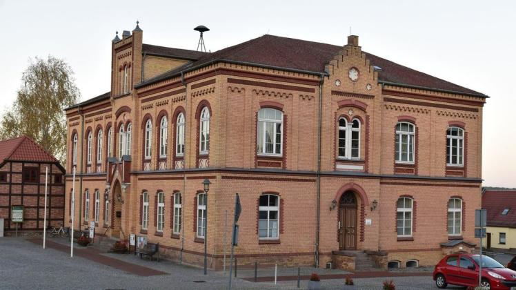 Im Erdgeschoss des Brüeler Rathauses ist jetzt auch das Testzentrum zu finden.