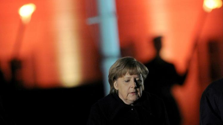 Bundeskanzlerin Angela Merkel (CDU) kommt vor Schloss Bellevue zum Großen Zapfenstreich für Ex-Bundespräsident Chr. Wulff. Am 2. Dezember 2021 verabschiedet sich die Bundeswehr mit einem Großen Zapfenstreich von der geschäftsführenden Kanzlerin Angela Merkel (CDU). Foto: Michael Hanschke/dpa