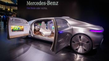 Zum weltweit ersten Mal darf Mercedes eine Technologie zum automatisierten Fahren einsetzen.