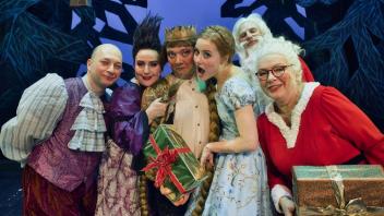 Im Volkstheater Rostock steht in diesem Jahr „Rapunzel“ als Weihnachtsmärchen auf dem Programm. Vorerst kann das Ensemble das Stück aber nicht mehr auf die Bühne bringen, da Theater für Besucher schließen mussten.