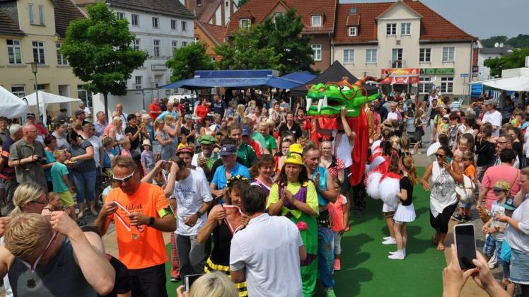 Ausgelassen feiern wie beim Stadtfest 2018 war auch in diesem Jahr in Crivitz nicht möglich.