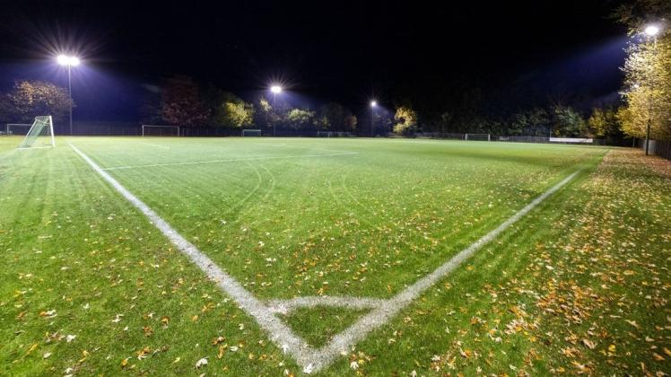 Oliver Krato Flutlichtanlage ans Netz gegangen: Neues Licht für Rensmanns Feld in Ostercappeln.