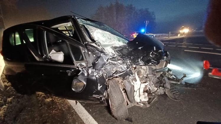 Ein 55-jähriger Autofahrer aus Bremen ist am Dienstagmorgen bei einem Unfall in Berne schwer verletzt worden.