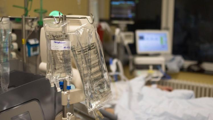 Die Betten auf den Corona-Intensivstationen sind auch in Osnabrück gut gefüllt. Einige der dortigen Patienten kommen über das Kleeblatt-System aus Sachsen und Thüringen. Die Betten auf den Corona-Intensivstationen sind auch in Osnabrück gut gefüllt. Einige der dortigen Patienten kommen über das Kleeblatt-System aus Sachsen und Thüringen.