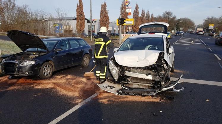 Auf der Haselünner Straße in Lingen ist es am Mittwochmittag zu einem Verkehrsunfall gekommen. Einer der Autofahrer wurde verletzt.