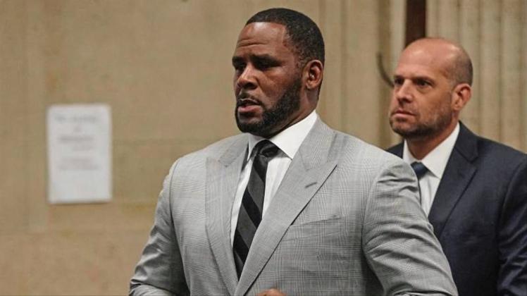 Der wegen sexuellen Missbrauchs angeklagte US-Sänger R. Kelly ist erneut festgenommen worden. 