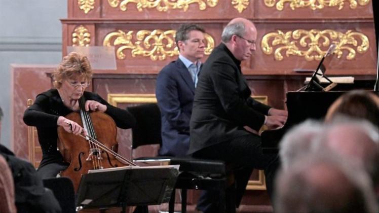 Das Iburger Schlosskonzert mit Maria Kliegel und Oliver Trindel. Das Iburger Schlosskonzert mit Maria Kliegel und Oliver Trindel.