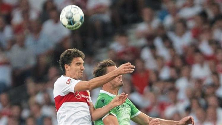 Marcin Kaminski (l) wird dem VfB Stuttgart lange fehlen. 