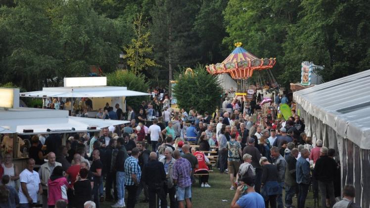 Das Lübzer Stadtparkfest zog am Wochenende viele Besucher an. Viele Menschen waren froh, endlich wieder zusammen feiern zu können.