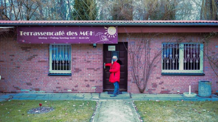 In den Räumen des Jugendclubs am Mehrgenerationenhaus Lübz sei viel geschehen, sagt Sozialarbeiterin Kersten Buchholz.