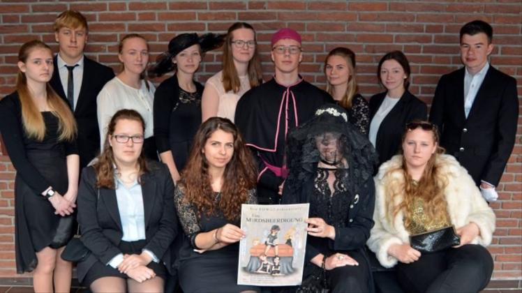 Die Theater-AG der BBS Papenburg hat das Stück „Eine Mordsbeerdigung“ einstudiert. 