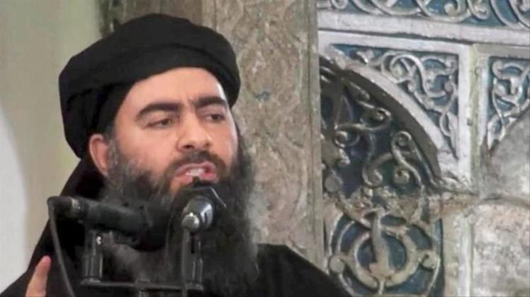 Das undatierte Foto aus einem früheren Video zeigt den Anführer der IS-Terrormiliz Abu Bakr al-Bagdadi. 