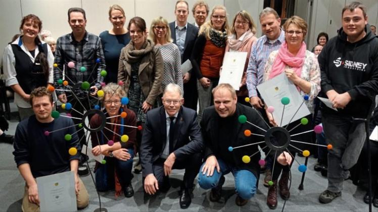 Drei inklusive Projekte gewannen den Inklusionspreis 2018 – links oben die Kreis-Behindertenbeauftragte Rita Rockel. Archivfoto: Ole Rosenbohm
