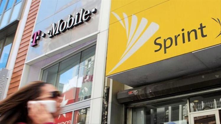 Filialen der Telekom-Tochter T-Mobile US Inc. und des bisherigen Rivalen Sprint. 