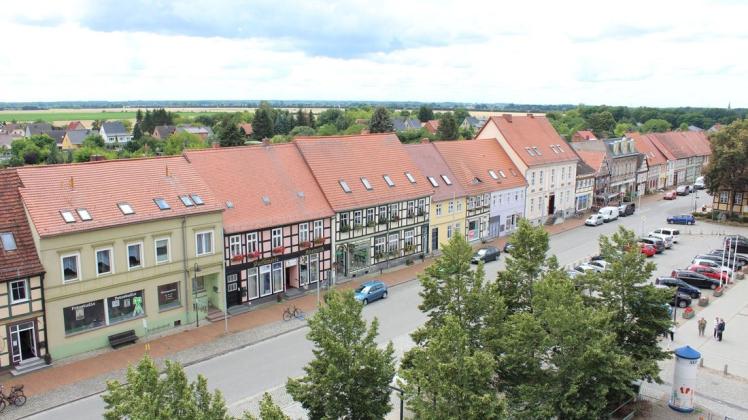 Der Marktplatz an der Große Straße in Bad Wilsnack wird derzeit noch als Parkplatz genutzt.