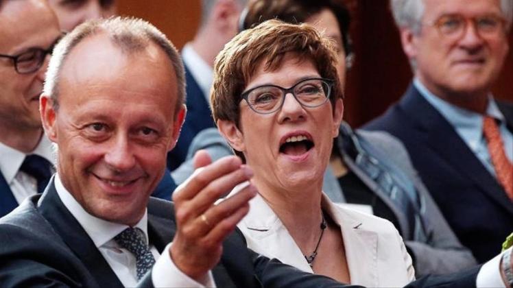 Friedrich Merz, Vizepräsident des Wirtschaftsrates der CDU, und CDU-Chefin Annegret Kramp-Karrenbauer bei der Deutsch-Amerikanischen Konferenz der Atlantik-Brücke in Berlin. 
