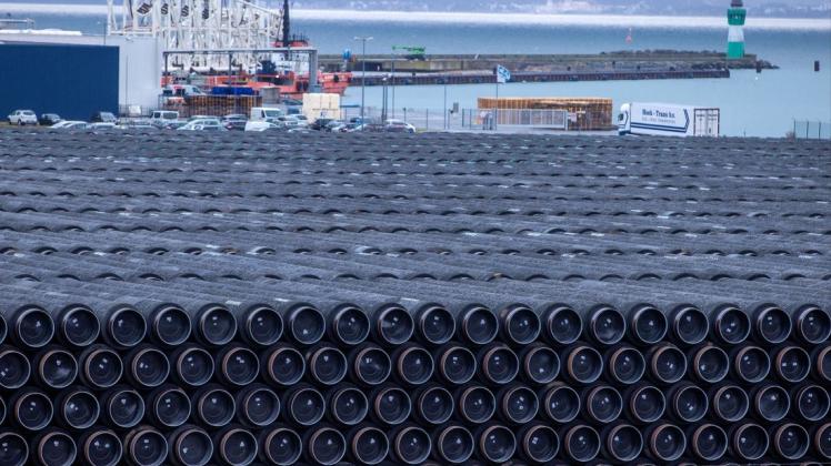 Dass der Hauptausschuss durch eine Abstimmung über ein Pachtgeschäft im Rostocker Hafen die Erdgas-Pipeline Nord Stream 2 unterstützen könnte, hätte die Stadt den Kommunalpolitikern mitteilen müssen, meint Redakteur Stefan Menzel.