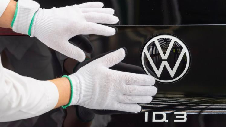 Die Batterien für VWs Elektroautos, wie dem "ID.3", sollen bald aus eigenen Fabriken kommen.