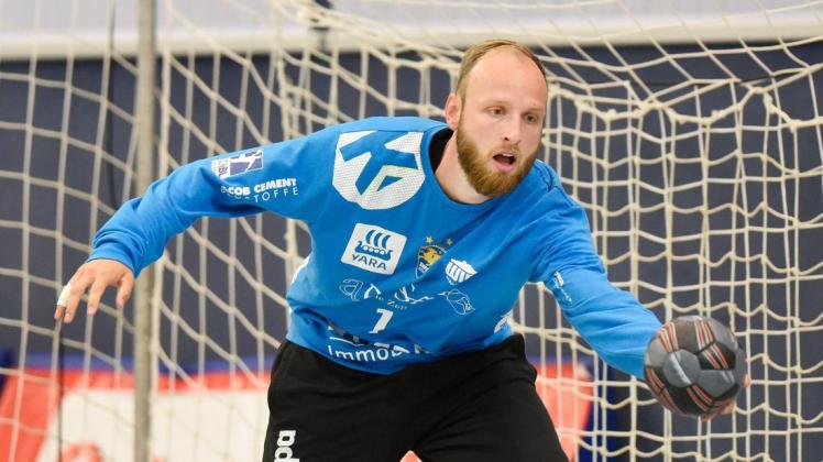Der HC Empor hat sich schon vor dem Saisonauftakt am Sonntag gegen die HSG Nordhorn-Lingen mit der Rolle des Underdogs angefreundet, denn „das wird uns eher noch beflügeln. Unsere Trümpfe sind enormer Zusammenhalt, Spiel mit Herz, Emotionen und nie erlahmender Kampfgeist“, versichert Co-Kapitän und Torhüter Robert Wetzel. Der HC Empor hat sich schon vor dem Saisonauftakt am Sonntag gegen die HSG Nordhorn-Lingen mit der Rolle des Underdogs angefreundet, denn „das wird uns eher noch beflügeln. Unsere Trümpfe sind enormer Zusammenhalt, Spiel mit Herz, Emotionen und nie erlahmender Kampfgeist“, versichert Co-Kapitän und Torhüter Robert Wetzel.