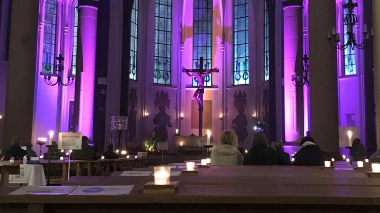 In ein besonderes Licht war der Innenraum der St.-Marien-Kirche während der „Nacht der offenen Kirche“ getaucht.