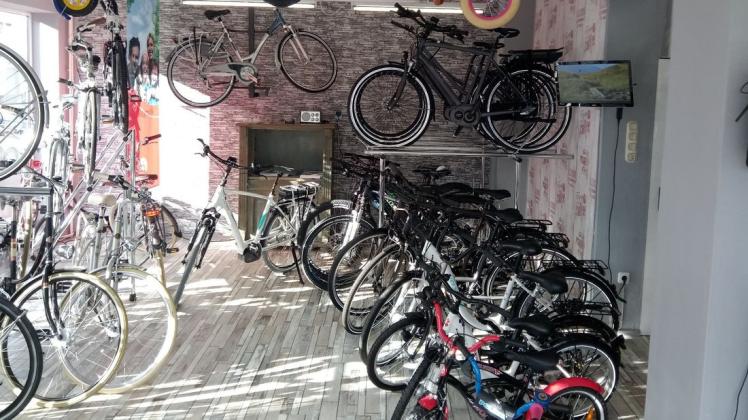 Aus der Zweiradtechnik ist die Zweirad-Fabrik geworden: Der Osnabrücker Heiner Griep hat den Fahrradladen an der Meller Straße 235 übernommen. Foto: Griep