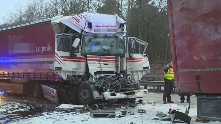 Bei einem schweren Unfall am Dienstag ist ein Lasterfahrer auf der A1 bei Wildeshausen verstorben. Foto: Nonstopnews