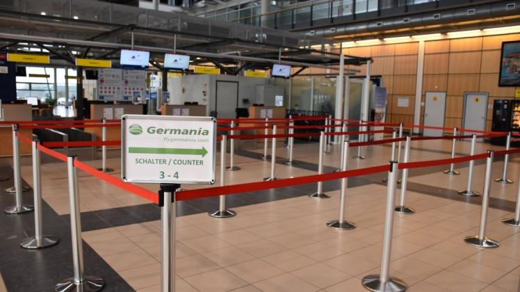 Leere Schalter und Schlangen nach der Germania-Pleite am Flughafen Laage. Leere Schalter und Schlangen nach der Germania-Pleite am Flughafen Laage.