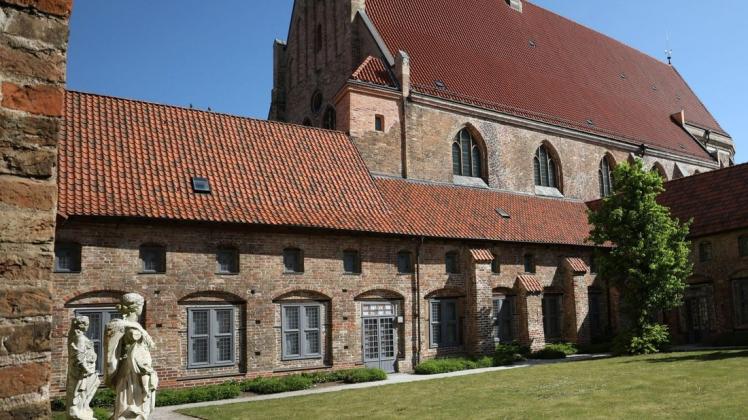 Gewaltsam verschafften sich die Täter Zutritt zur Goldschmiede des Kloster zum Heiligen Kreuz in Rostock. Gewaltsam verschafften sich die Täter Zutritt zur Goldschmiede des Kloster zum Heiligen Kreuz in Rostock.