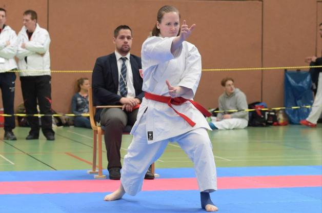 Gewann im Kata der Mastersklasse (Ü30) die Vizemeisterschaft: Katharina Schmidt (Delmenhorster TV). Foto: Rolf Tobis. Gewann im Kata der Mastersklasse (Ü30) die Vizemeisterschaft: Katharina Schmidt (Delmenhorster TV). Foto: Rolf Tobis.