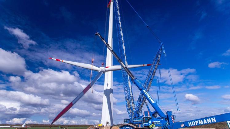 In MV geht der Bau neuer Windkraftanlagen voran. Nachdem im vergangenen bei Hoort im Kreis Ludwigslust-Parchim neue Anlagen errichten wurden, so ist nun bei Mühlen Eichsen ein Millionen-Projekt geplant.