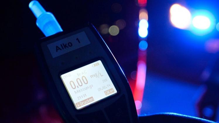 Ein betrunkener Autofahrer übersah am Sonntagabend einen Kreisverkehr in Ahlhorn und verunfallte mit seinem Wagen. Symbolfoto: dpa Ein betrunkener Autofahrer übersah am Sonntagabend einen Kreisverkehr in Ahlhorn und verunfallte mit seinem Wagen. Symbolfoto: dpa
