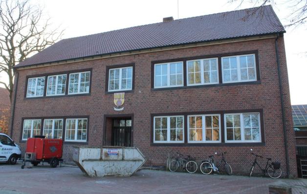 Saniert und umgebaut wird derzeit das alte Gebäude der ehemaligen Hauptschule in Börger. Foto: Christian Belling
