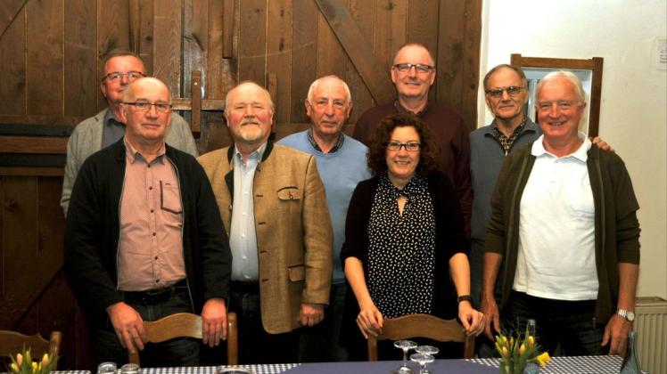 Viel vorgenommen hat sich der neue Vorstand des Heimatvereins Salzbergen. Von links: Johannes Robers, Bernd Wewel, Lüdiger Liehmann, Bernd Schulten, Karin Tost, Manfred Gude, Klaus Resch und Josef Niehaus. Foto: Heimatverein Salzbergen Viel vorgenommen hat sich der neue Vorstand des Heimatvereins Salzbergen. Von links: Johannes Robers, Bernd Wewel, Lüdiger Liehmann, Bernd Schulten, Karin Tost, Manfred Gude, Klaus Resch und Josef Niehaus. Foto: Heimatverein Salzbergen