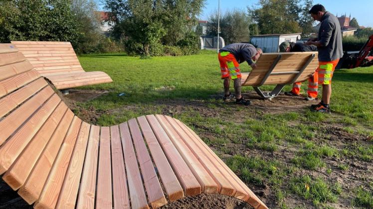 Die Sonnenliegen am Ort des Ankommens sind ein Projekt des 1. Bützower Bürgerhaushaltes.