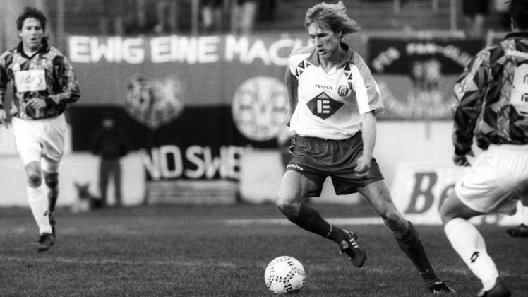 f6c584d2262ba9dcdb2fe6bbe0ccaaa6.jpeg Von 1992 bis 1995 spielte Rainer Rauffmann für den SV Meppen. Dann wechselte der Mittelstürmer zu Eintracht Frankfurt.