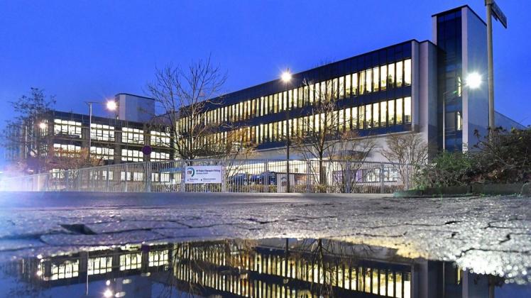 Seit 1981 besteht der Hauptsitz der 1976 gegründeten Firma rff Rohr Flansch Fitting Handels GmbH in Brinkum, Carl-Zeiss-Straße 21.