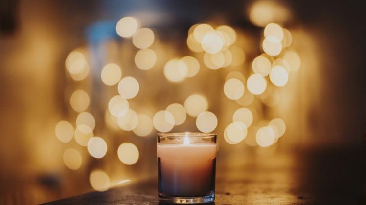 In den Rauhnächten zwischen Weihnachten und dem 6. Januar werden viele Rituale im Kerzenschein durchgeführt, aber Zauberkraft verleihen die Nächte nicht.