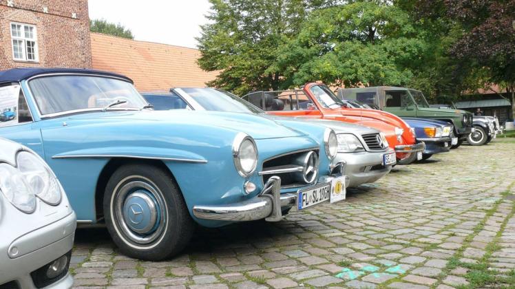 (Plus) Oldtimerrallye mit 60 Autos von Rendsburg nach Itzehoe und